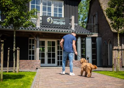 Inchecken receptie dierenhotel Marijke
